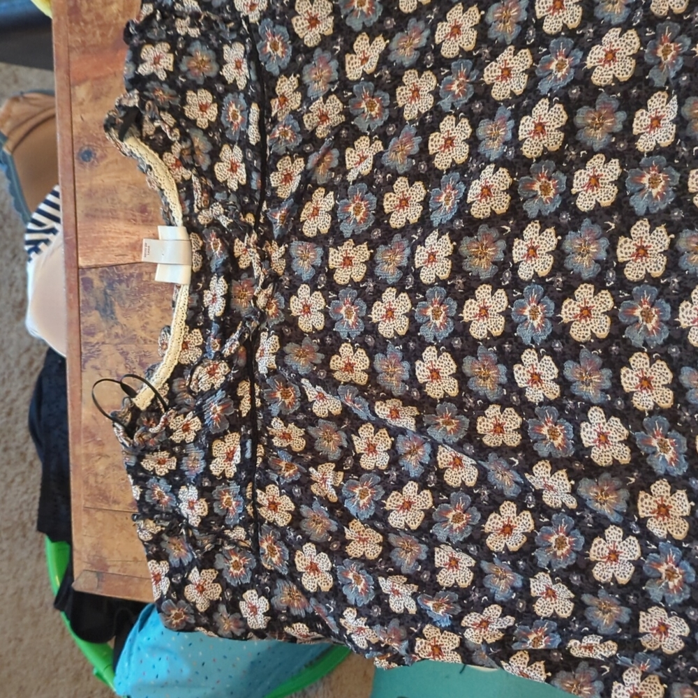 Flower pattern tee